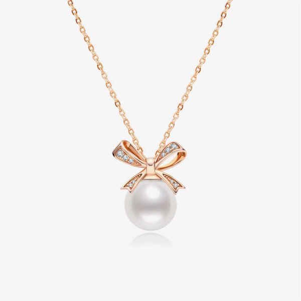 Round Shell Pearl Pendant Necklace